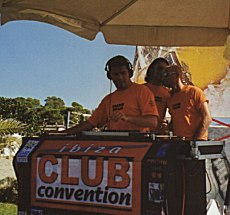 das Space DJ Team rockt den Punta Beach